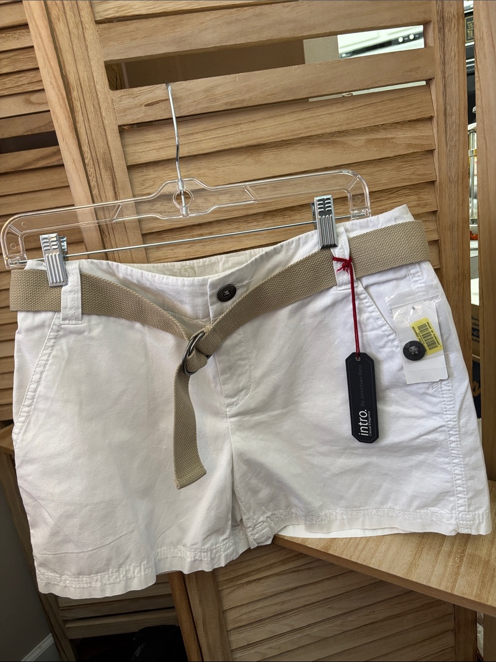 intro. White Cotton Women's Shorts with Tan Belt 6P NWT